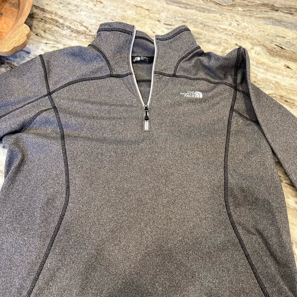 The North Face men’s quarter zip pullover